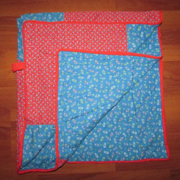 Handmade Patchwork Pocketed w/Handle Play Quilt – Vintage Cotton - Picture 10 of 12